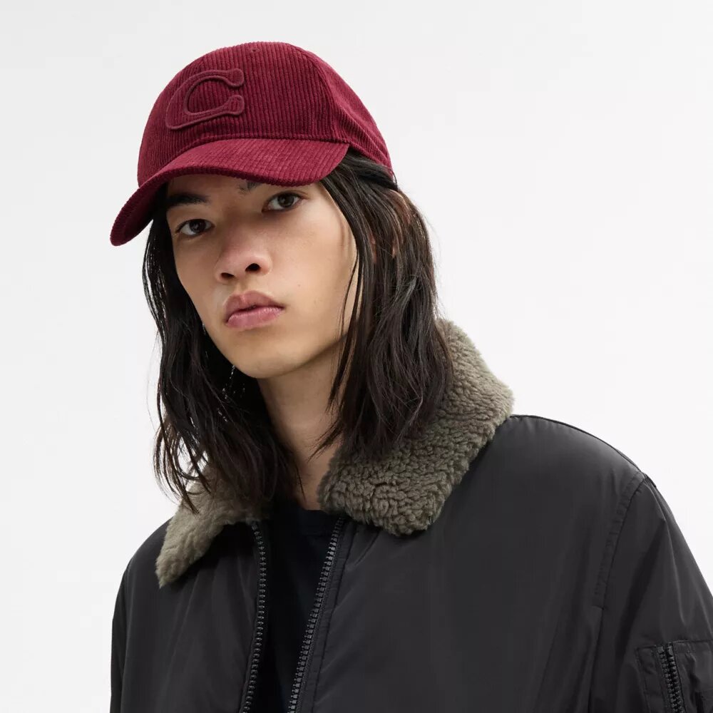 Καπέλο μπέιζμπολ με χαρακτηριστικό έμβλημα