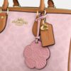 Μεγάλη τσάντα τύπου Satchel Rowan από Signature Canvas με Γούρια