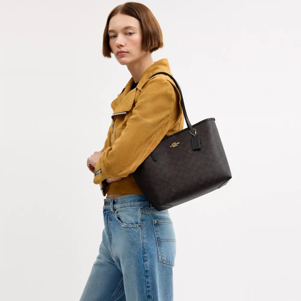Μεσαία τσάντα Tote από το Signature Canvas