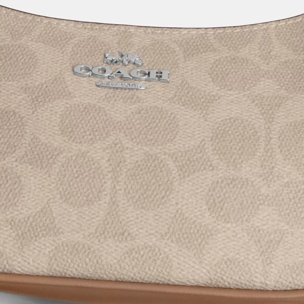 Μικρή τσάντα Teri για διαγώνια φορά από το Signature Canvas της μάρκας
