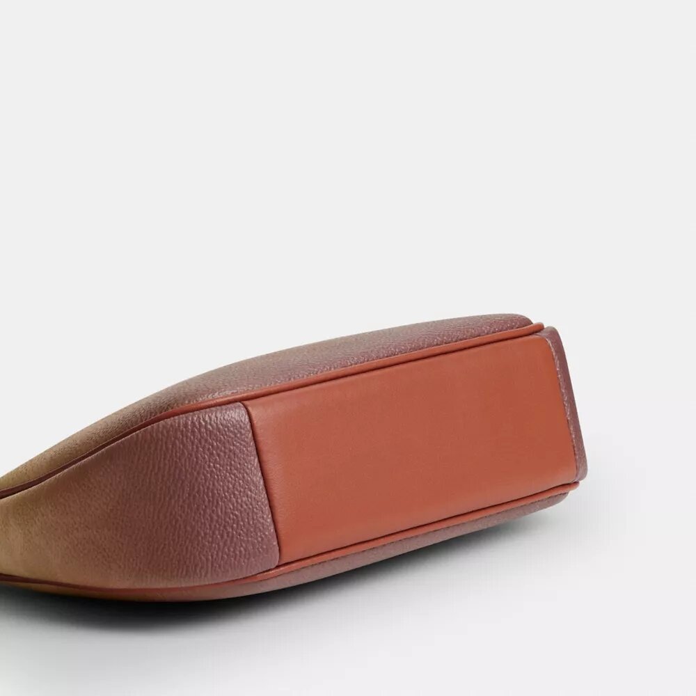 Μικρή τσάντα Teri με διαγώνιο λουρί από Signature Canvas Ombre