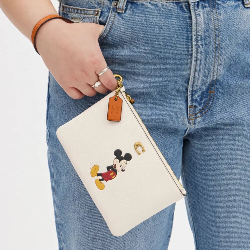Μικρό τσαντάκι Disney X Coach Essential από αναγεννημένο δέρμα με τον Μίκυ Μάους
