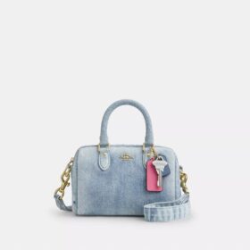 Μίνι τσάντα Rowan για φορά χιαστί από «Loved Denim» με γούρια