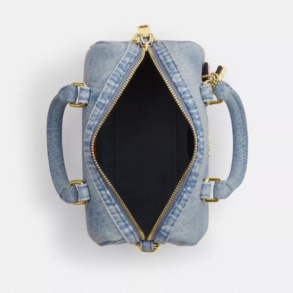 Μίνι τσάντα Rowan για φορά χιαστί από «Loved Denim» με γούρια