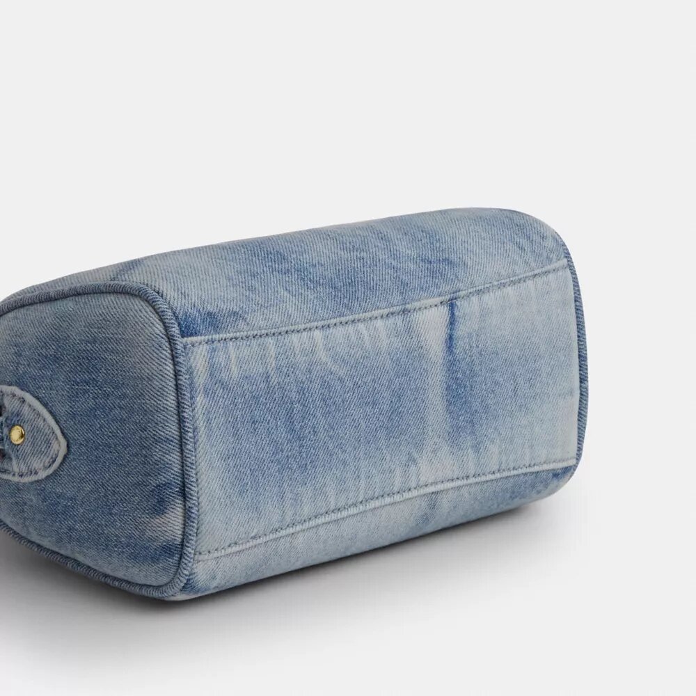 Μίνι τσάντα Rowan για φορά χιαστί από «Loved Denim» με γούρια