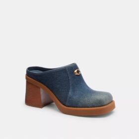 Mules με τακούνι και ανάγλυφο «C» σε χρώμα Loved Denim