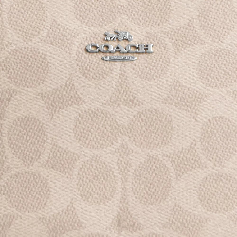 Nolita 19 από το Signature Canvas
