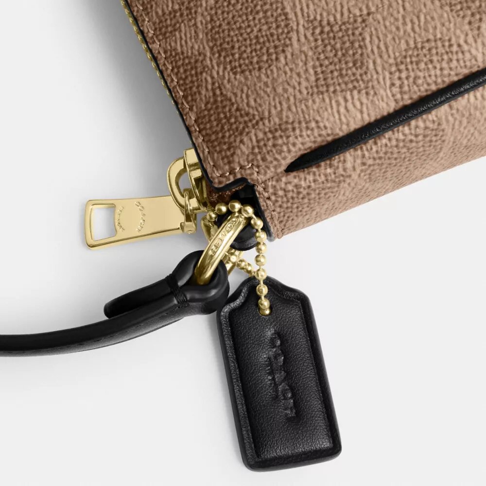 Nolita 19 από το Signature Canvas