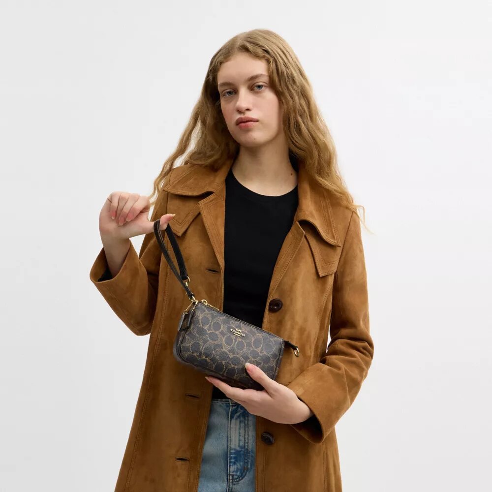 Nolita 19 in Loved Signature Canvas με Γούρια
