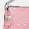 Nolita 19 σε χαρακτηριστικό δέρμα με γούρια σε σχήμα καρδιάς
