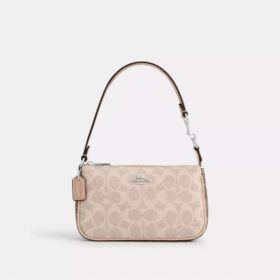 Nolita 19 σε Signature Canvas με χαρακτηριστικό μοτίβο