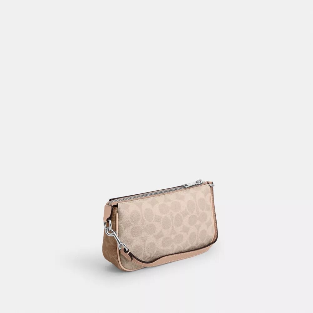 Nolita 19 σε Signature Canvas με χαρακτηριστικό μοτίβο
