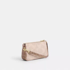 Nolita 19 σε Signature Canvas με χαρακτηριστικό μοτίβο