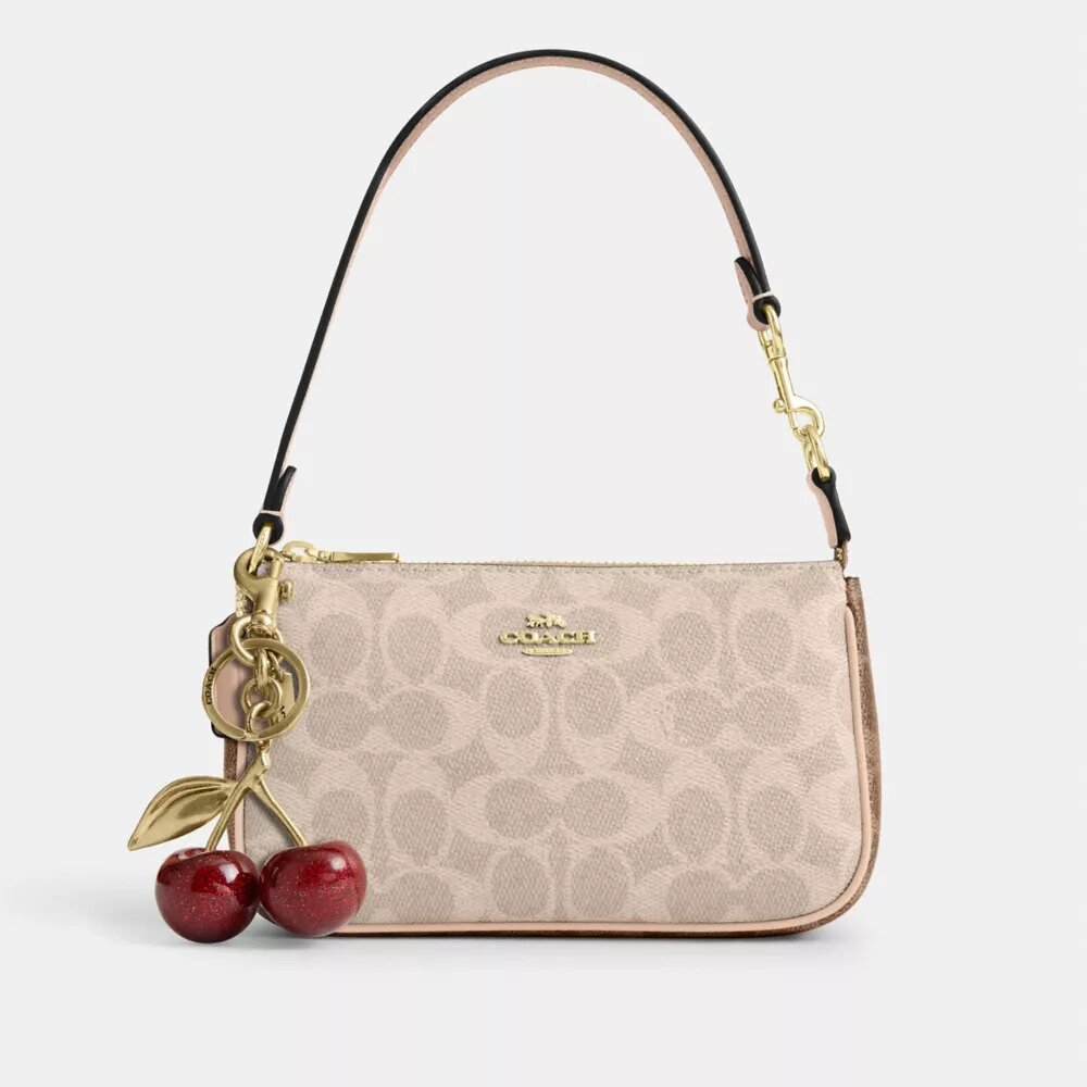Nolita 19 σε Signature Canvas με χαρακτηριστικό μοτίβο