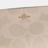 Nolita 19 σε Signature Canvas με χαρακτηριστικό μοτίβο