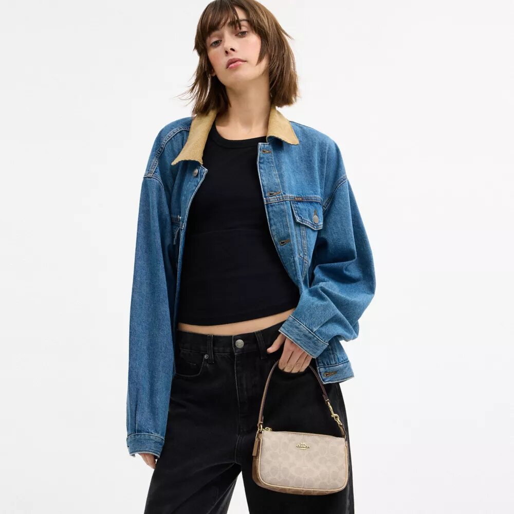 Nolita 19 σε Signature Canvas με χαρακτηριστικό μοτίβο