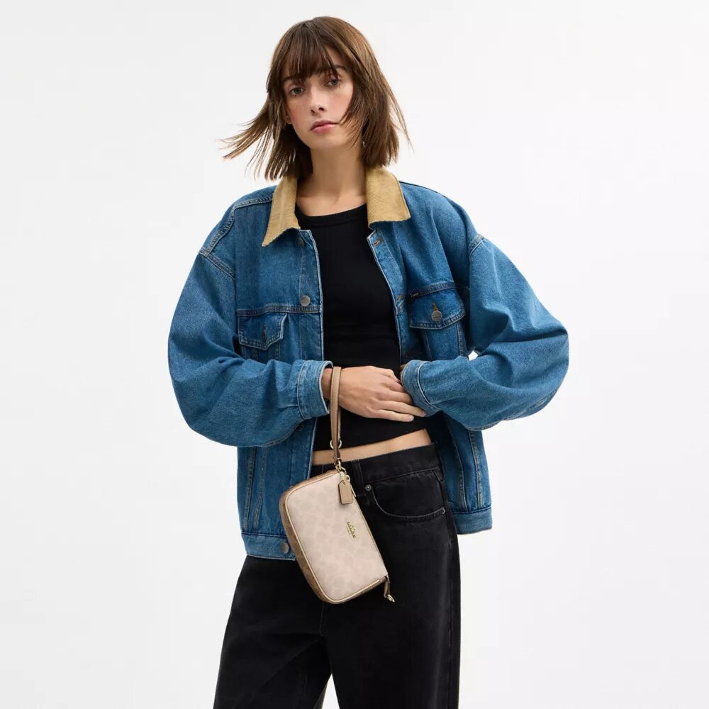 Nolita 19 σε Signature Canvas με χαρακτηριστικό μοτίβο