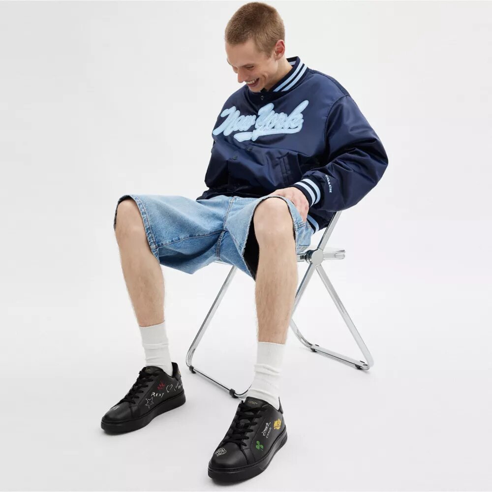 Ψηλά Sneakers με σχέδιο σκίτσου