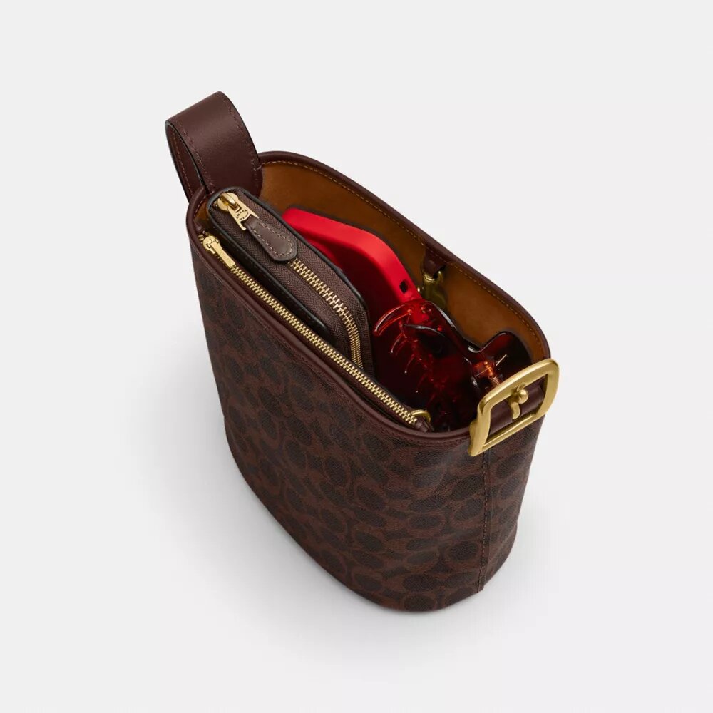 Τσάντα Bleecker Bucket 21 σε Signature Canvas