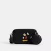 Τσάντα χιαστί Disney X Coach Charter Slim με τον Μίκυ Μάους