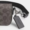 Τσάντα Χιαστί με πτερύγιο και διαγώνιο λουρί από το Signature Canvas