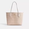 Τσάντα City Tote από το Signature Canvas