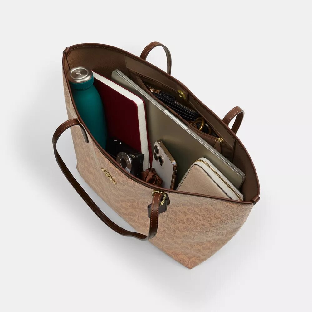 Τσάντα City Tote από το Signature Canvas