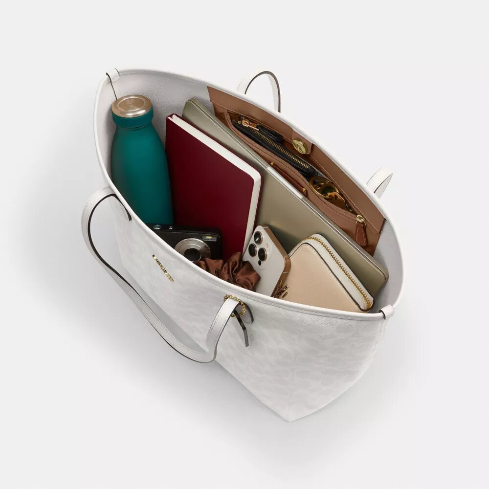 Τσάντα City Tote από το Signature Canvas