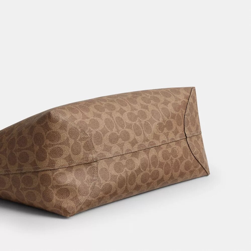 Τσάντα City Tote από το Signature Canvas