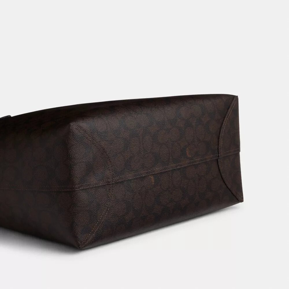 Τσάντα City Tote από το Signature Canvas