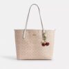 Τσάντα City Tote από το Signature Canvas