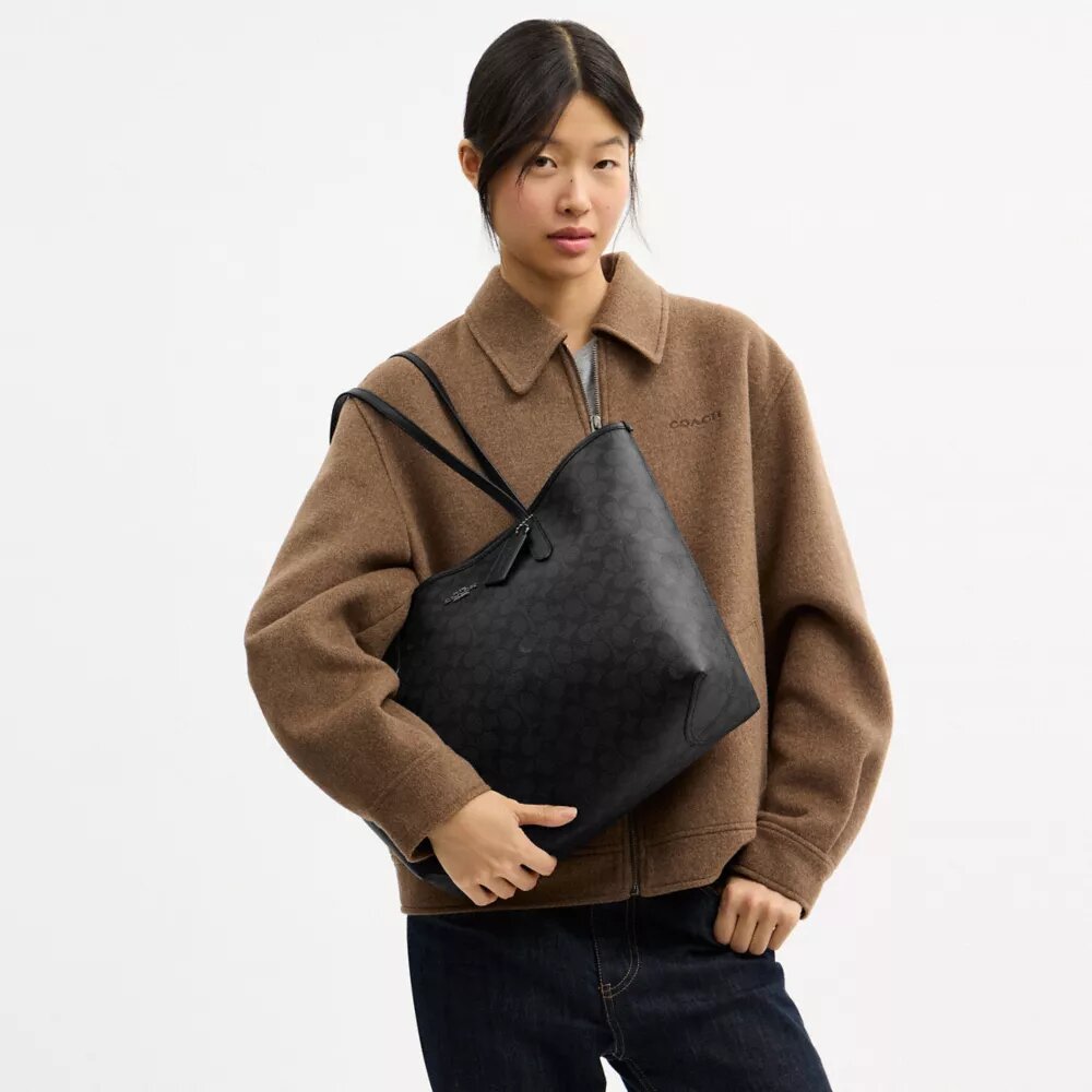 Τσάντα City Tote από το Signature Canvas