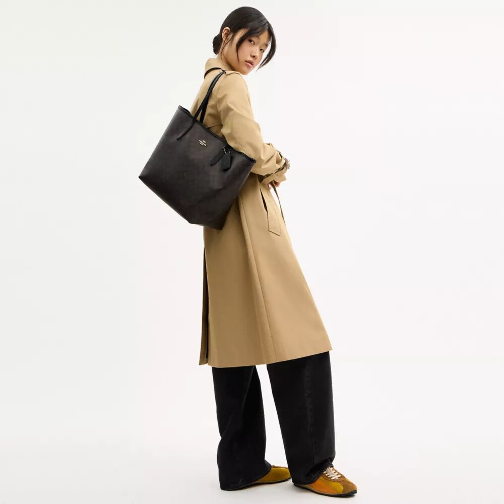 Τσάντα City Tote από το Signature Canvas