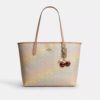 Τσάντα City Tote από το Signature Canvas Rainbow
