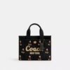 Τσάντα Disney X Coach Cargo Tote Bag 26 με τον Μίκυ Μάους από καμβά αναγεννημένου βαμβακιού