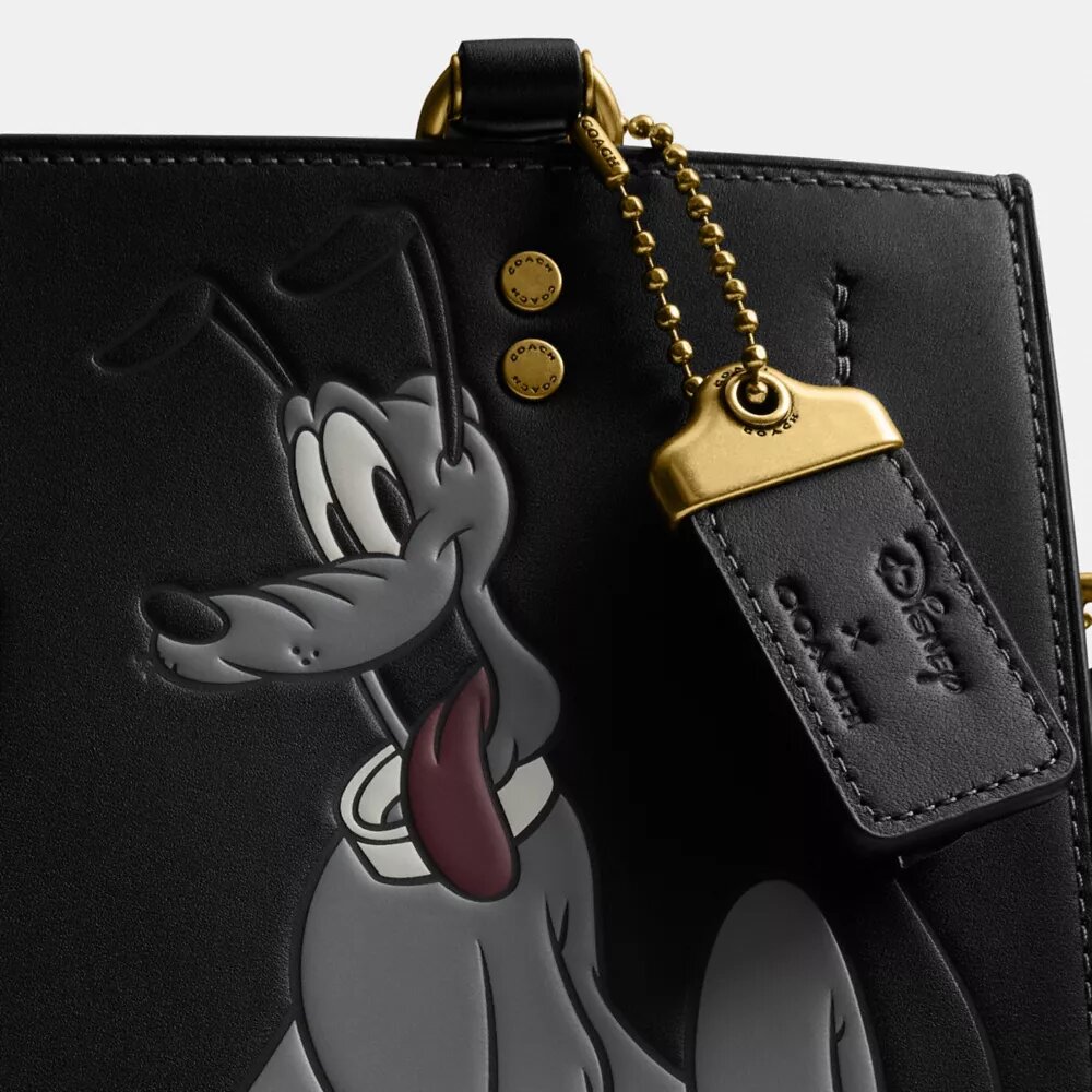Τσάντα Disney X Coach Rogue 25 με τον Πλούτο