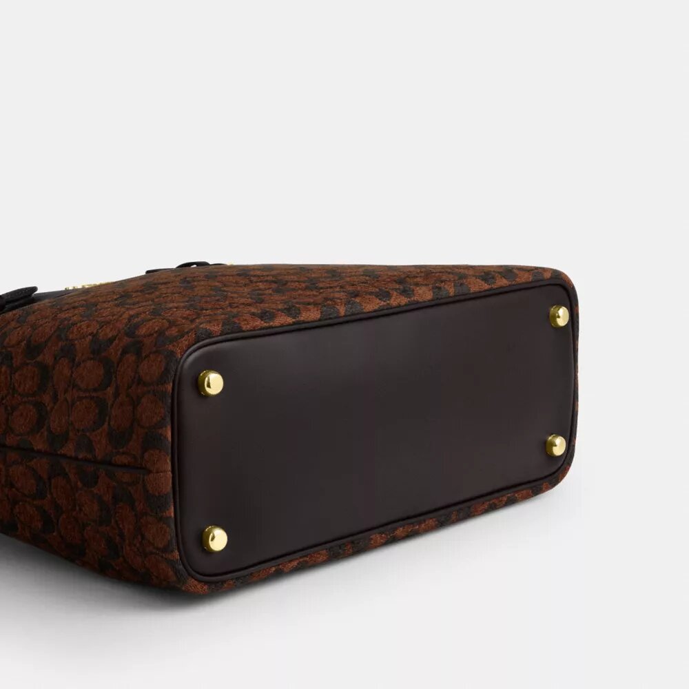 Τσάντα Easton Tote σε χαρακτηριστική σενίλ