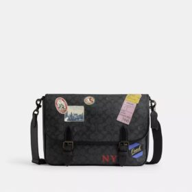 Τσάντα Hitch Messenger από Signature Canvas με εμβλήματα