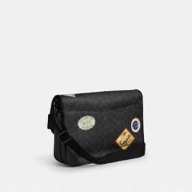 Τσάντα Hitch Messenger από Signature Canvas με εμβλήματα