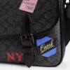 Τσάντα Hitch Messenger από Signature Canvas με εμβλήματα