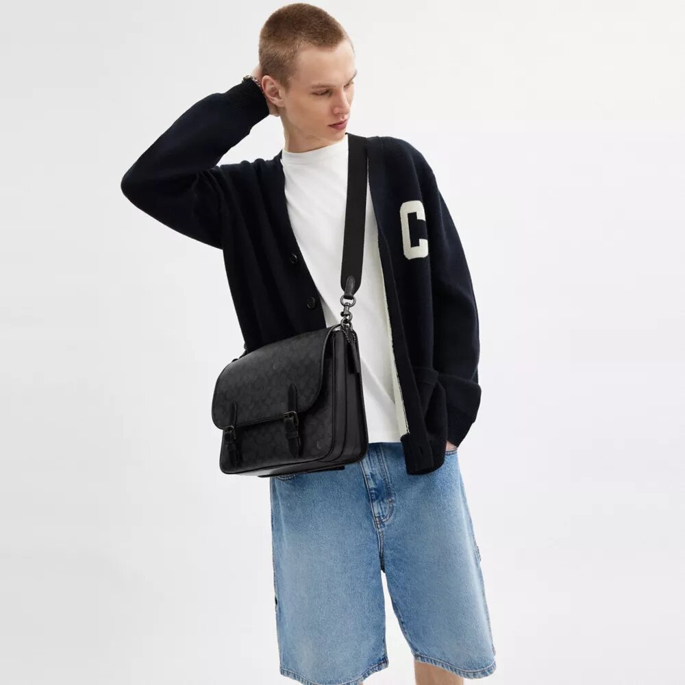 Τσάντα Hitch Messenger από το Signature Canvas