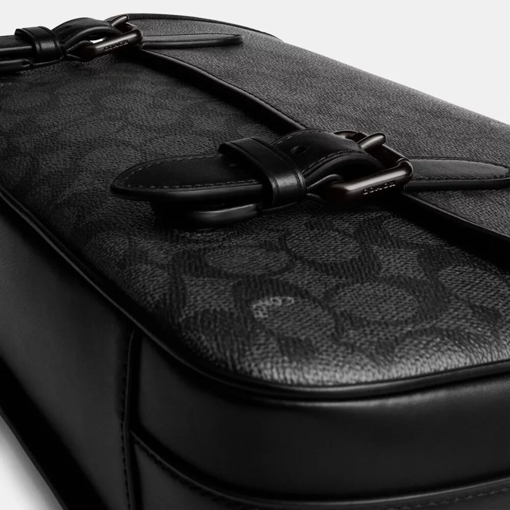 Τσάντα Hitch Messenger από το Signature Canvas