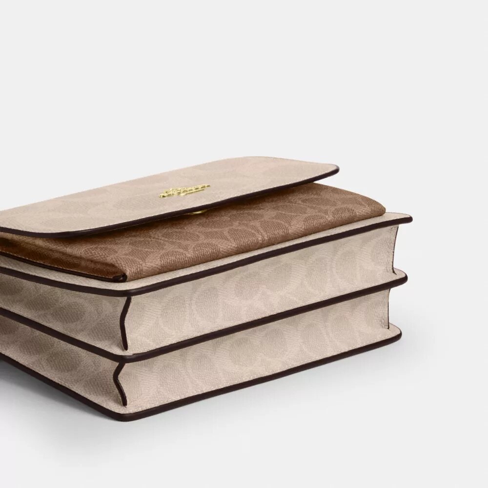 Τσάντα Klare για χιαστί φορά από Signature Canvas με μπλοκ σχέδια