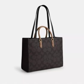 Τσάντα Maggie Tote από Signature Canvas με μπλοκ σχέδια