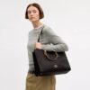 Τσάντα Maggie Tote από Signature Canvas με μπλοκ σχέδια