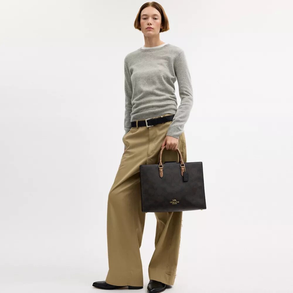 Τσάντα Maggie Tote από Signature Canvas με μπλοκ σχέδια