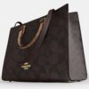 Τσάντα Maggie Tote από Signature Canvas με μπλοκ σχέδια