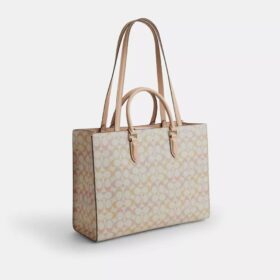 Τσάντα Maggie Tote από το Signature Canvas της μάρκας