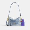 Τσάντα Mini Carey για χιαστί φορά σε Loved Denim με γούρια