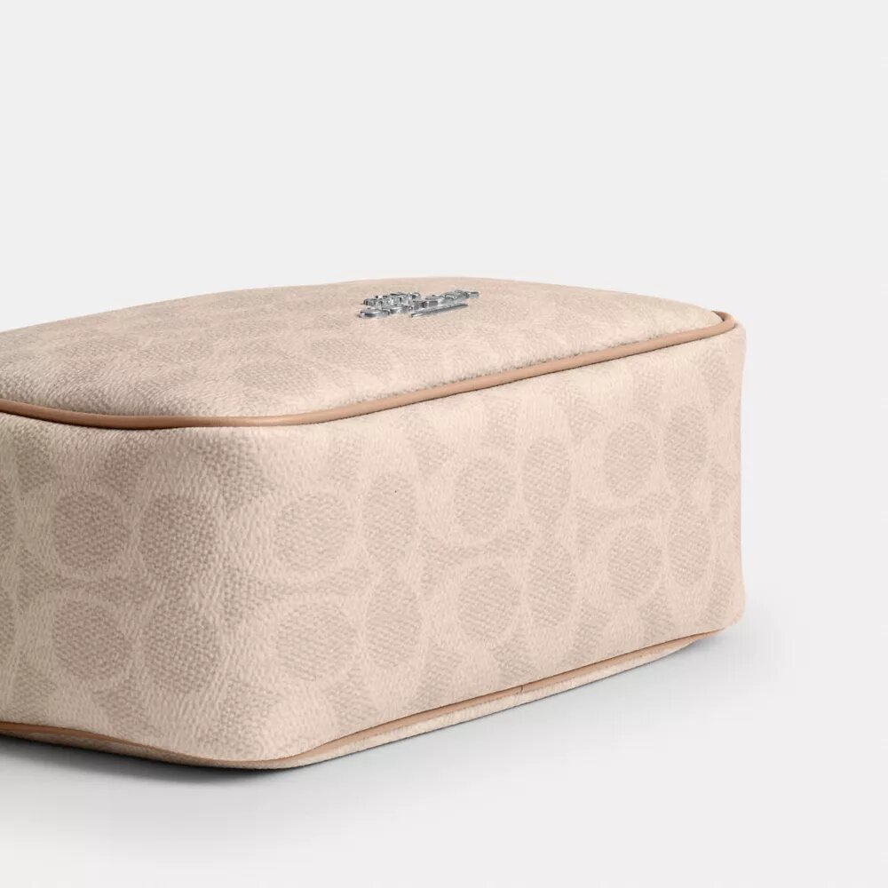 Τσάντα Mini Carey για φορά χιαστί από το Signature Canvas